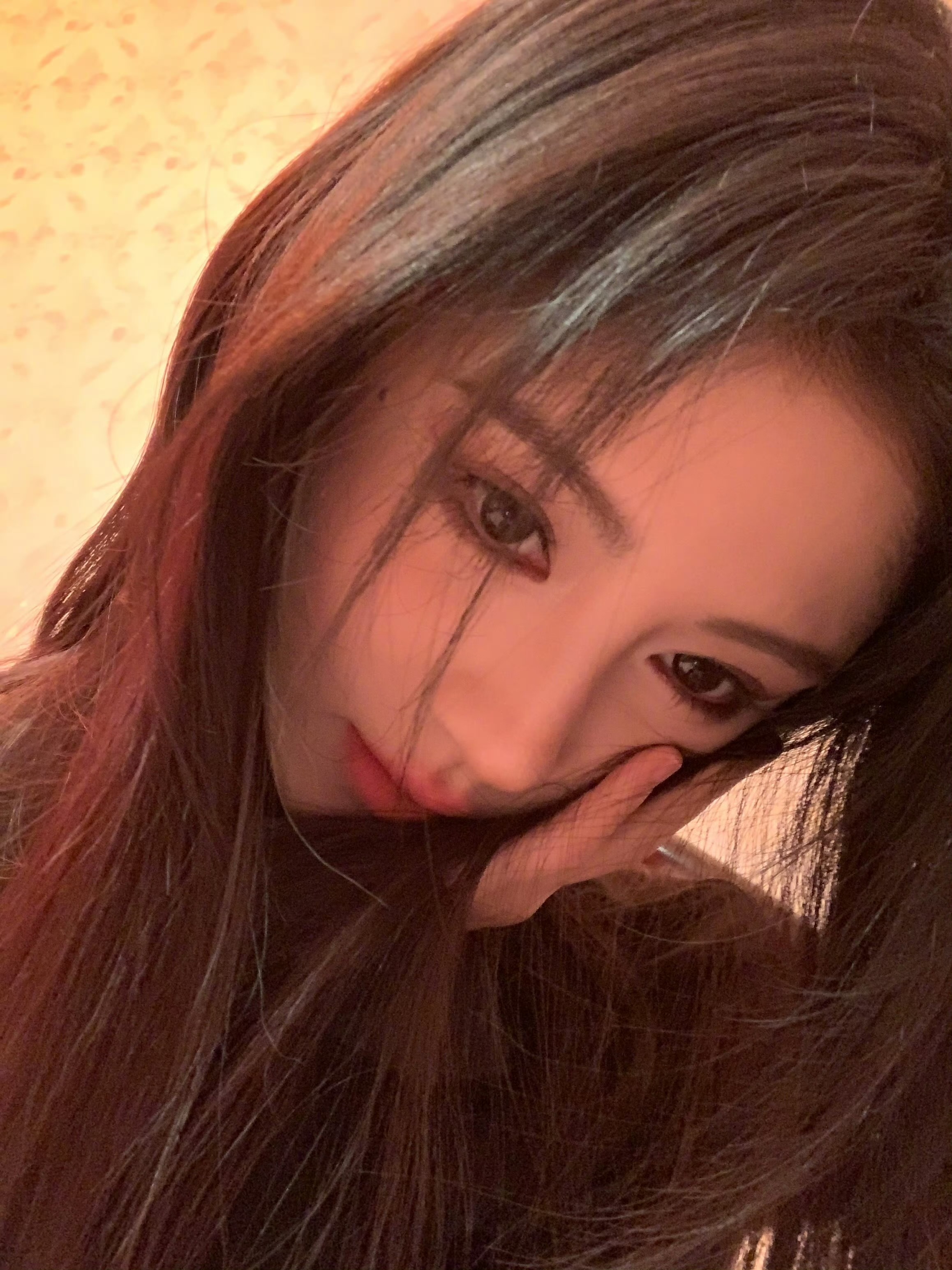 鞠婧祎哭完手动风干jjy鞠婧祎露芜衣 阿芜