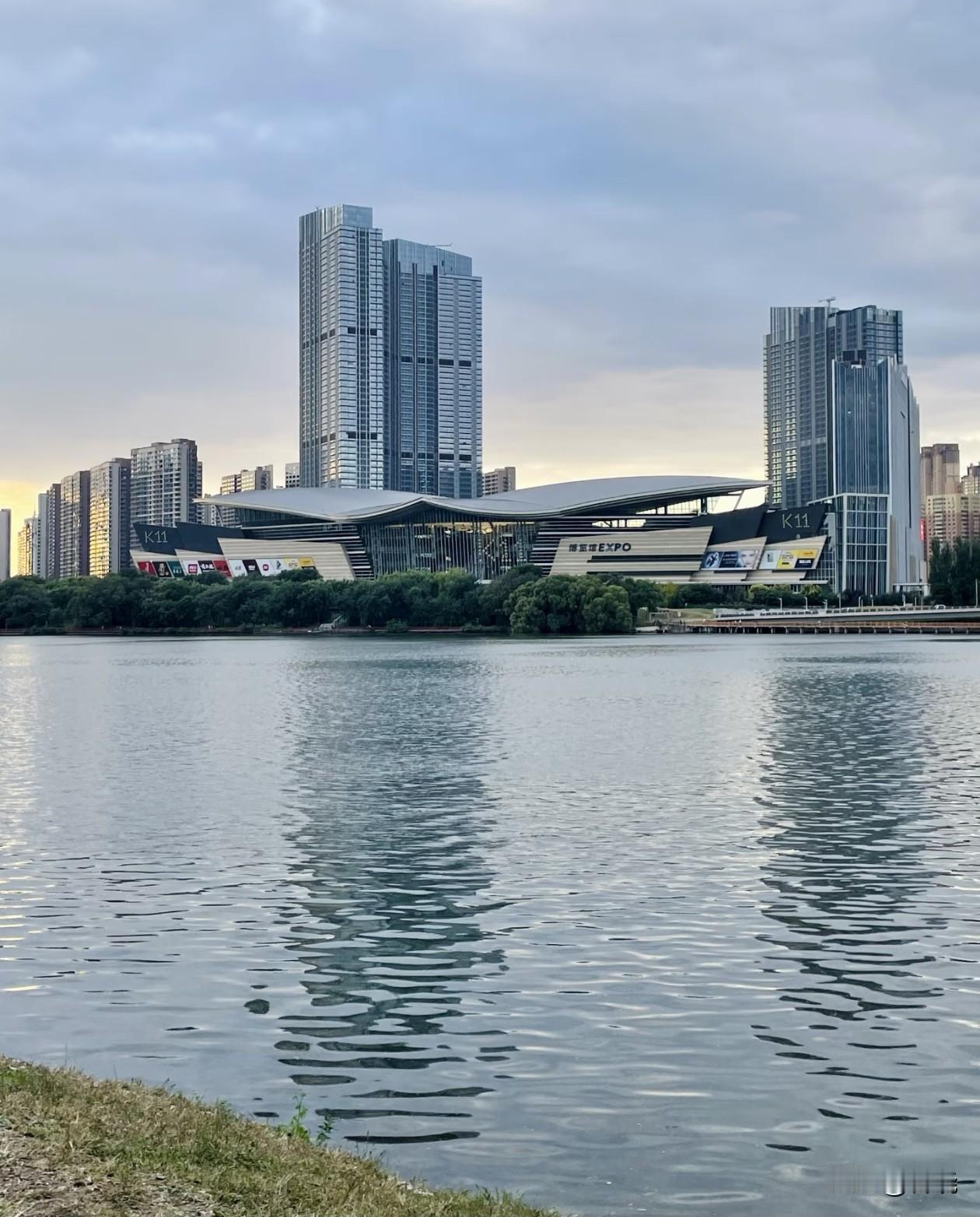 全国唯一的滨水K11在沈阳，这也是全球体量最大的K11。@楼上看大海
