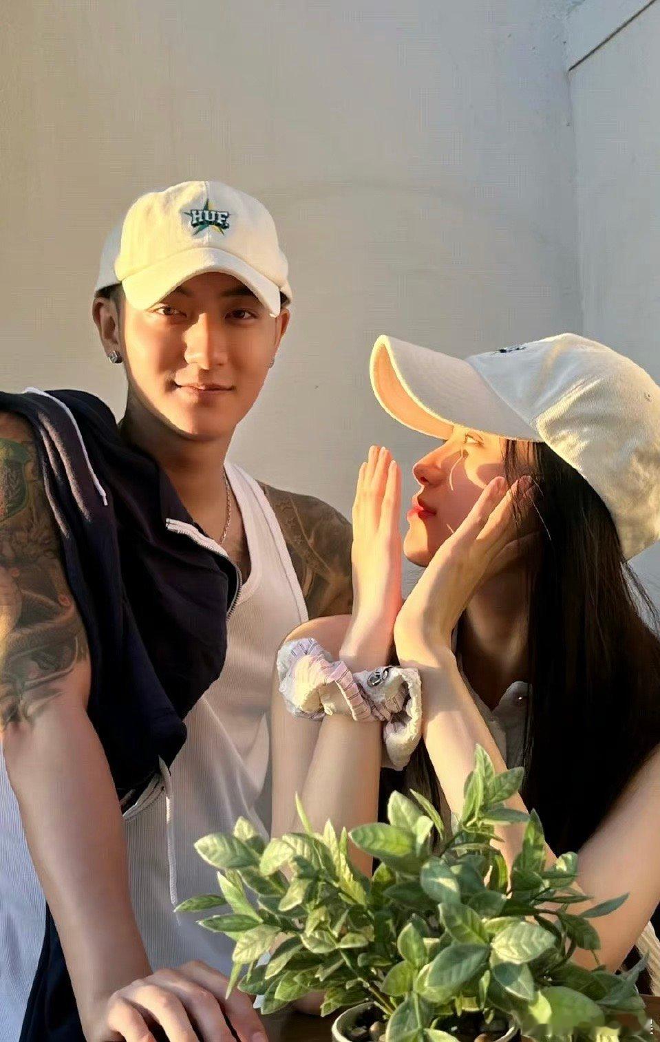 #黄子韬[超话]##黄子韬徐艺洋一家逛环球影城#每一次都让我们感受到在逛街的过程