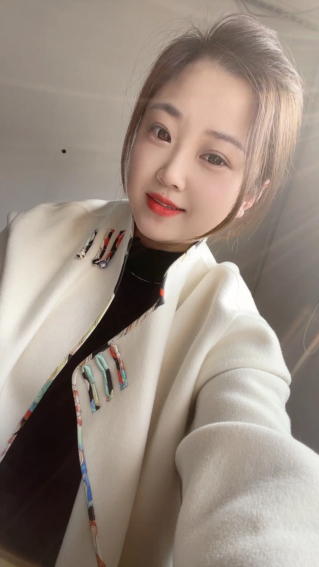 我爱人间初相见，也敬深情久不远