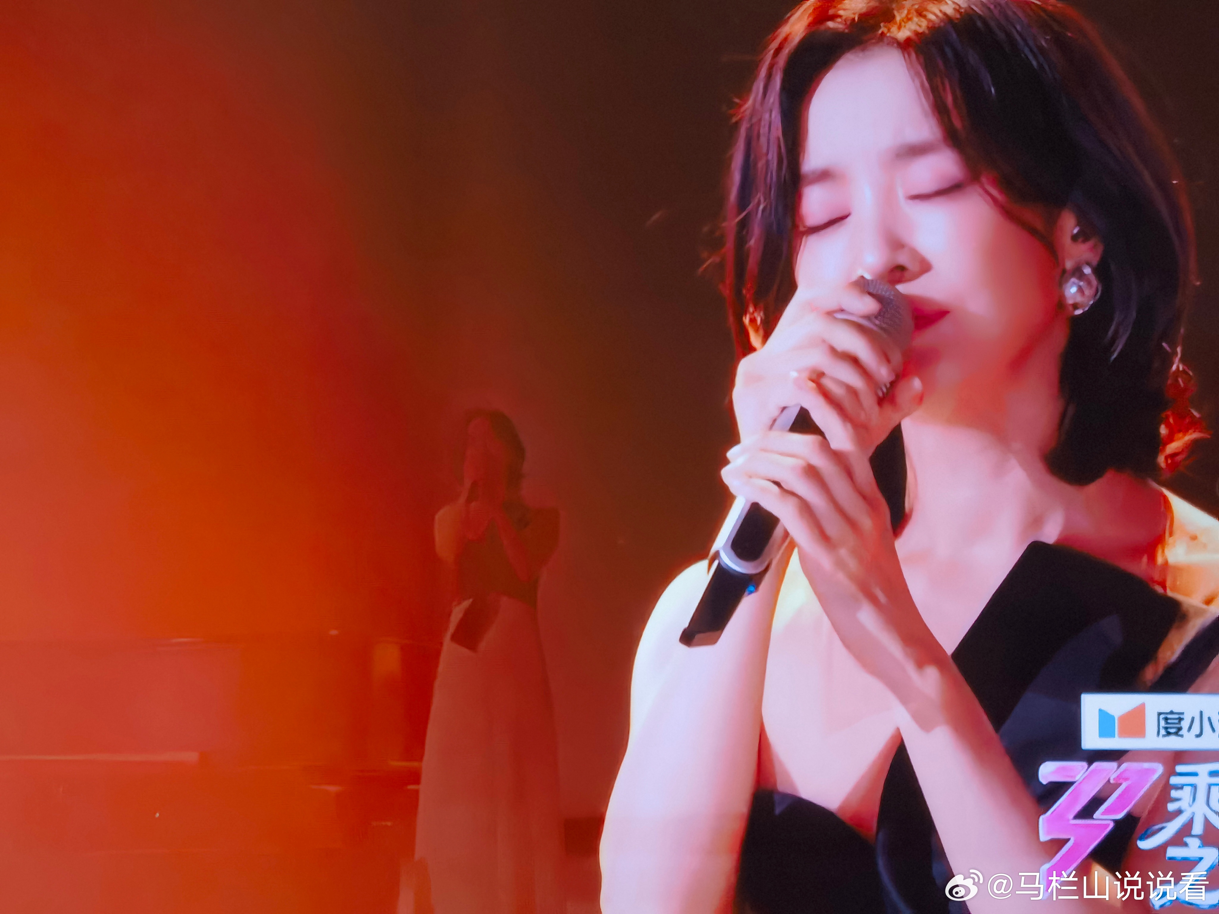 浪姐总决赛李晟新歌也好好听啊！感觉今天开头像是往届浪姐回来交答卷的优秀毕业生们 