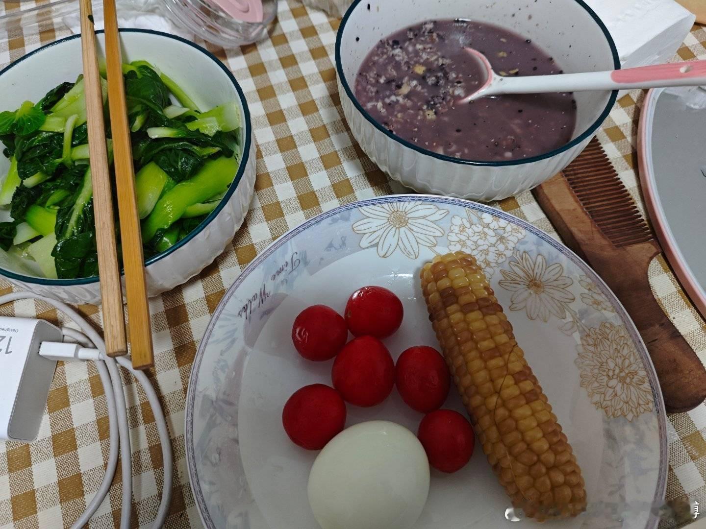 大家的早餐  早餐集合在此！今晚是陪波妞时间，不看手机咯，晚安！ 