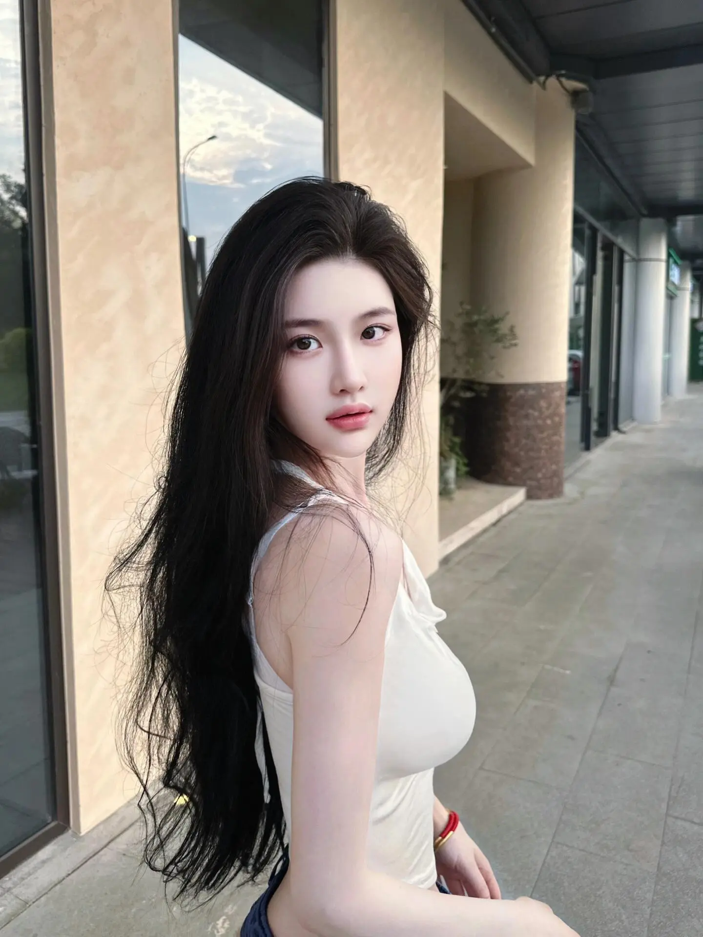 “好好赚钱吧，什么亲情，友情，爱情都是扯淡，没有钱你什么都不是，除了父...