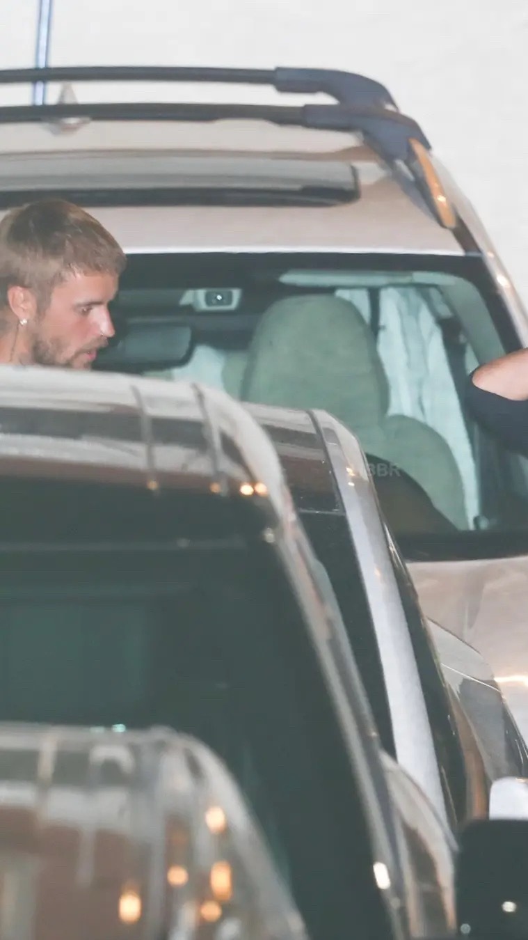 【📸】近期在洛杉矶头发长长了[期待]JustinBieber[超话] ​​​