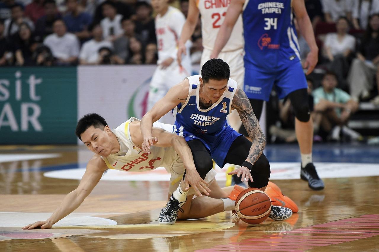 中国男篮在世界杯亚洲区预选赛，面对中国台北队，全程打得非常被动，直到第四节才顶住