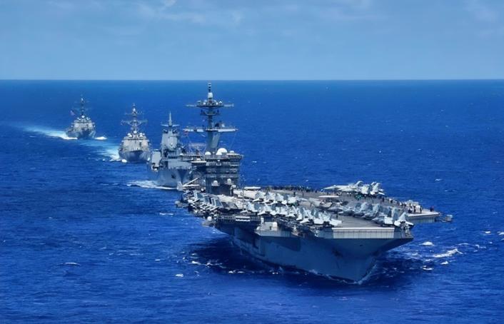 突发！美国航母被伊朗成功击中！刚刚，伊朗军方发布正式声明，宣称使用无人机在自身水