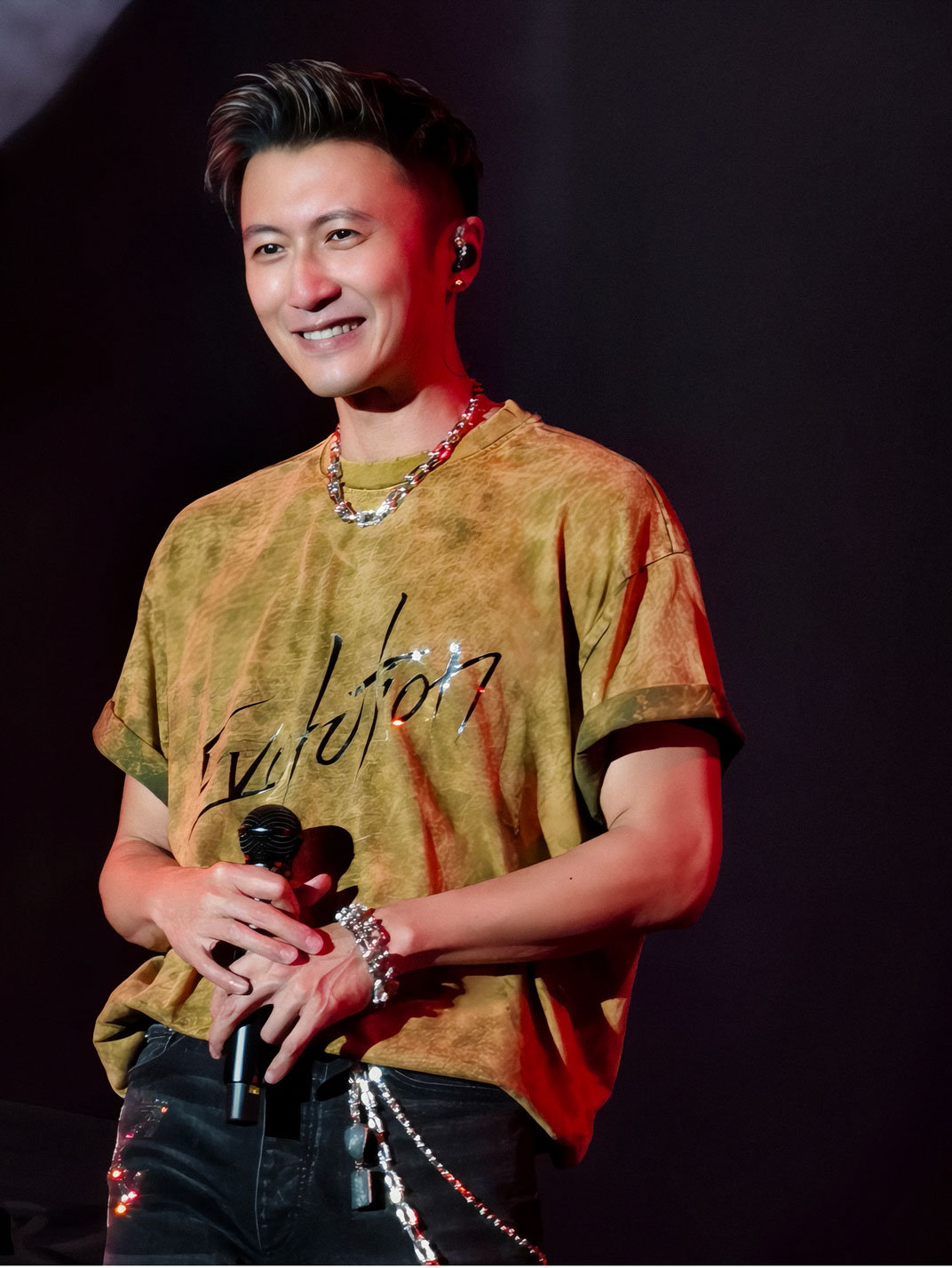 vivo拍到了谢霆锋的少年感 坐在看台也能拍出舞台C位的效果！长焦一拉，谢霆锋的