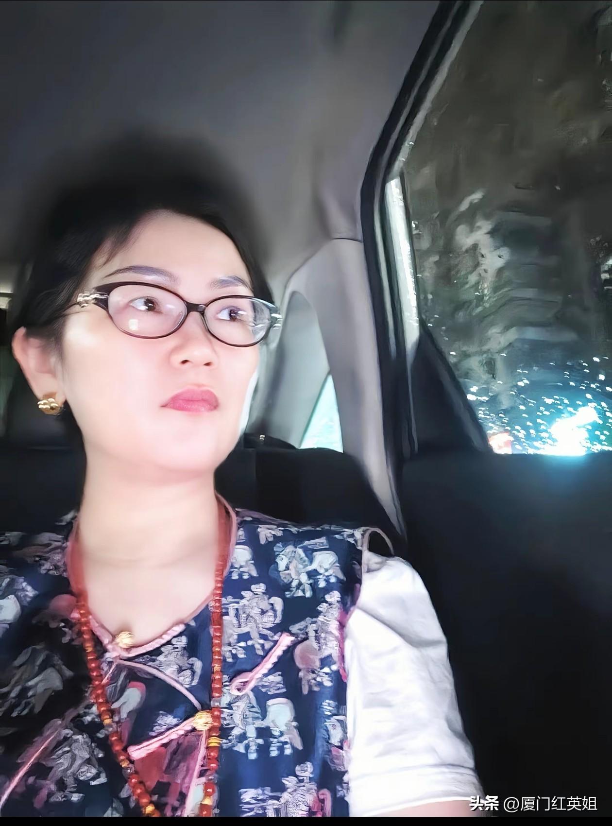 七夕的雨夜
5我当了一回滴滴司机的情绪垃圾桶
这个七夕的厦门
清晨天色阴沉，凉风