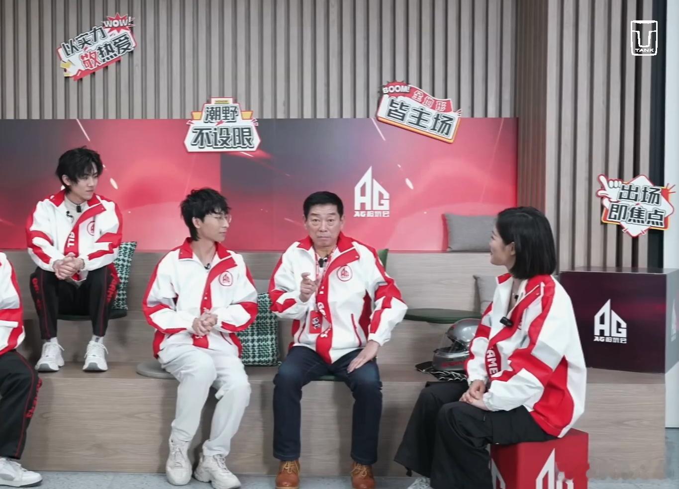 魏建军开启去爹味挑战挑战年轻人的一天！电竞、攀岩一个都不能少！敢于尝试新事物、勇