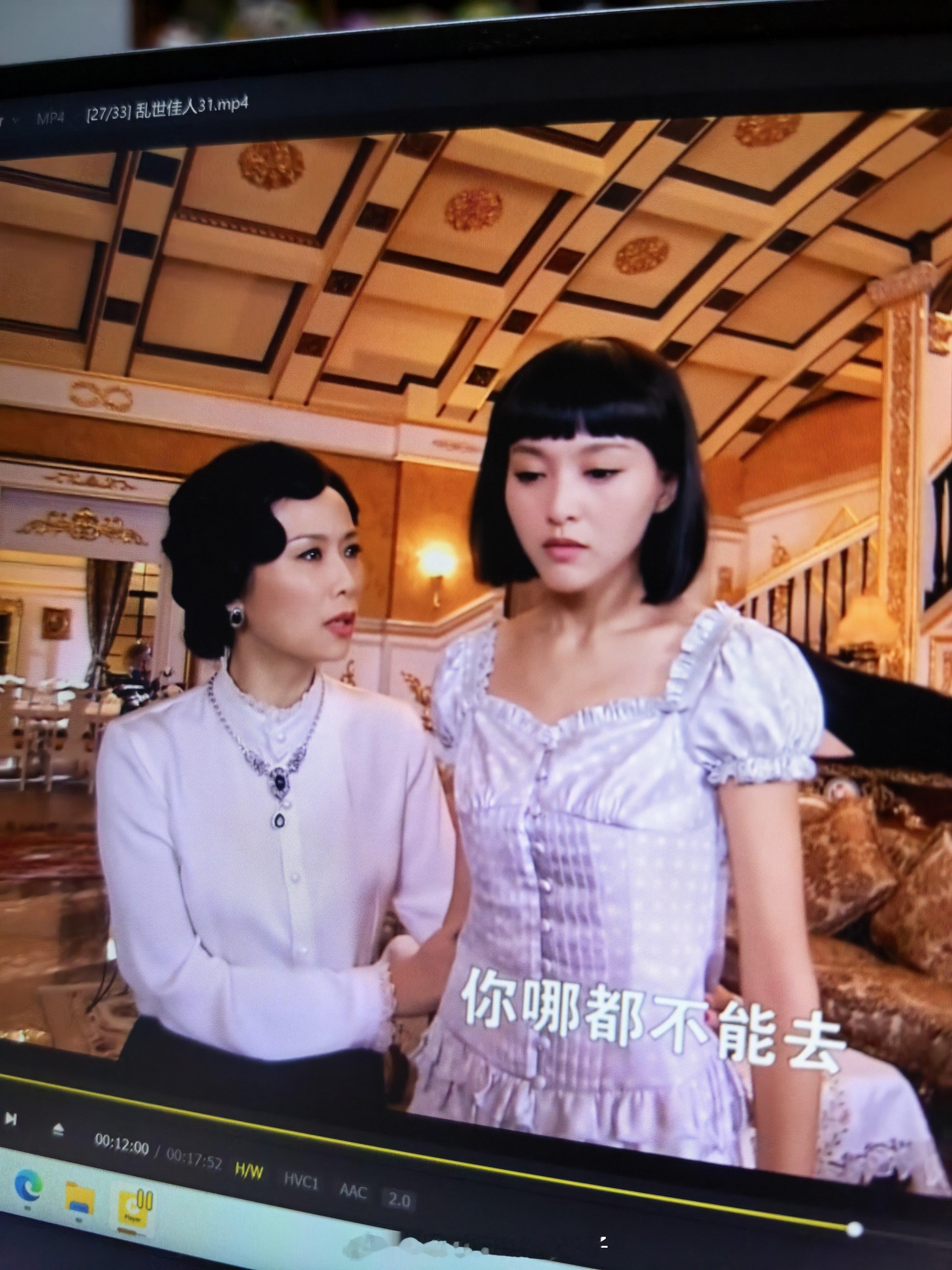 我勒个我头一次看见yt站别的女演员旁边显矮……ty同学你多高啊