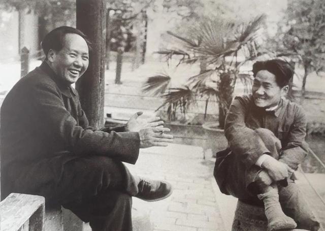 1950年11月下旬，蒋介石在台北官邸得知毛岸英在朝鲜战场被美军空袭炸死，整个人