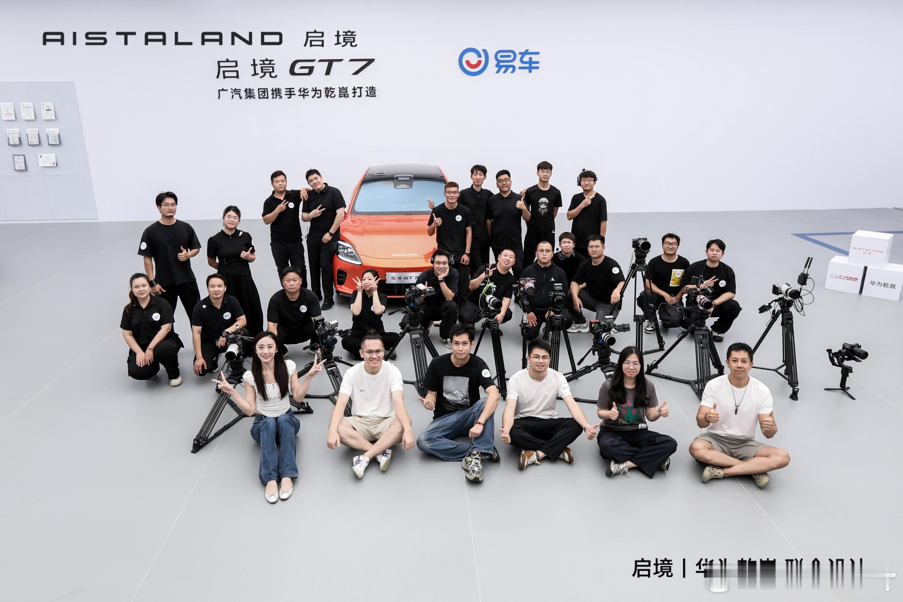 1个广州-霍尔果斯8天连续直播，紧接一个15机位拆车发布会双CEO直播，中间还加