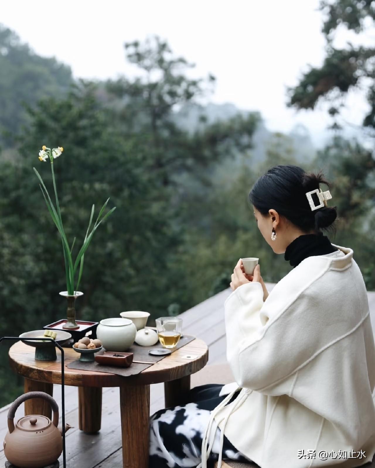 有钱能怎样？不过多吃几顿好的，多看几个地方。

生老病死，一样逃不掉。

财富、