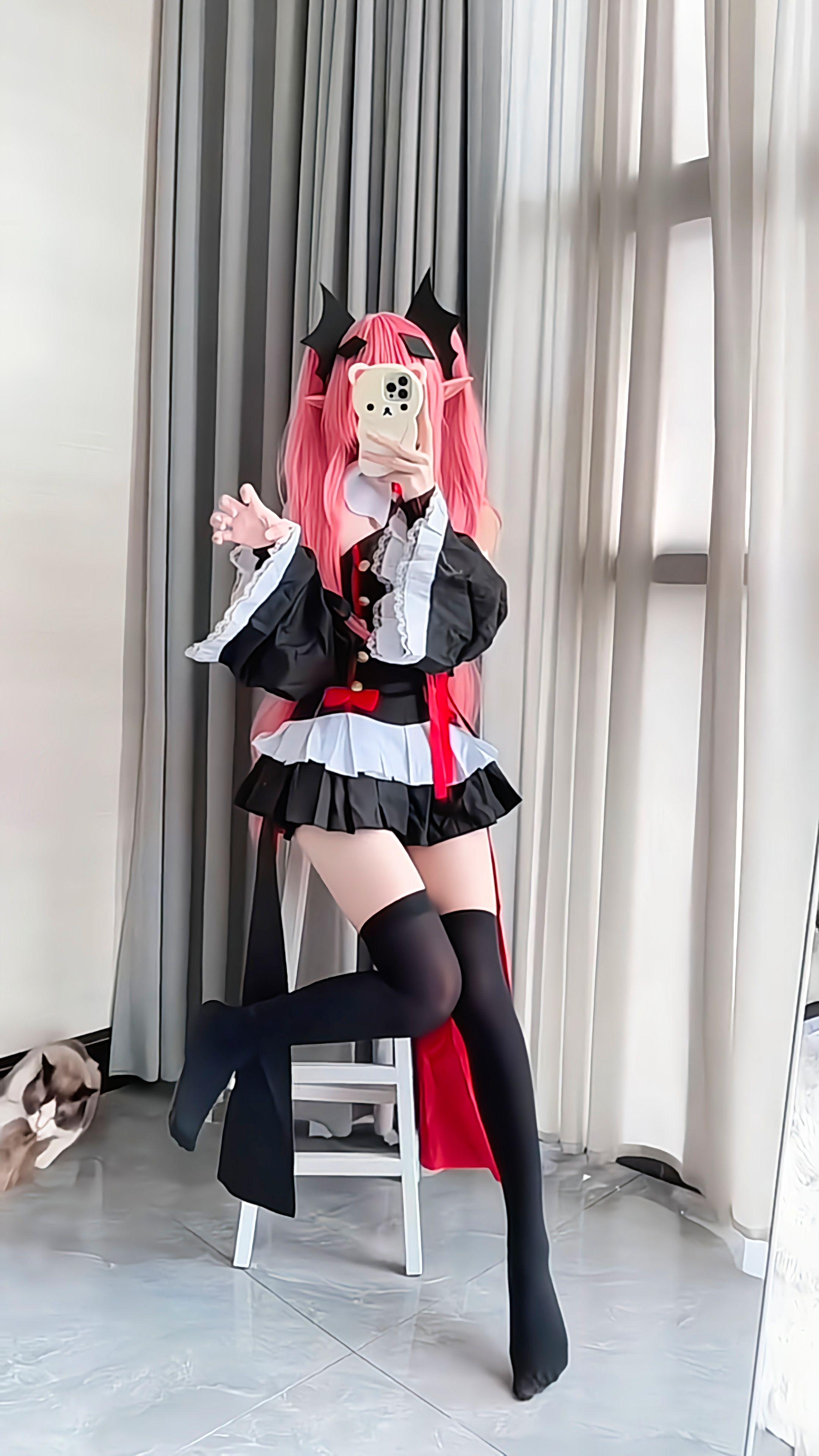 三选一哦。芙宁娜cos