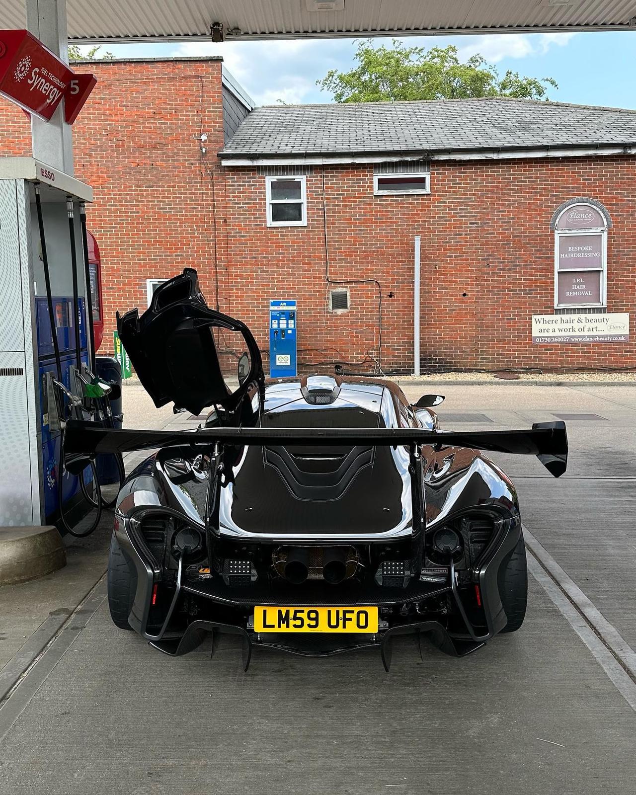 全裸碳笑脸杀手迈凯伦Mclaren P1LM，太帅了😍😍迈凯伦p1 p1lm