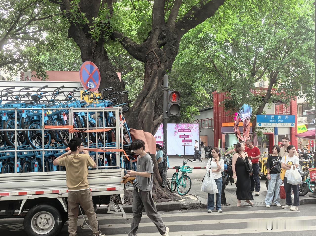 打卡十三行，见证什么是旺铺
记录生活，随手拍张照
昨天在文化公园出来，顺便走走公
