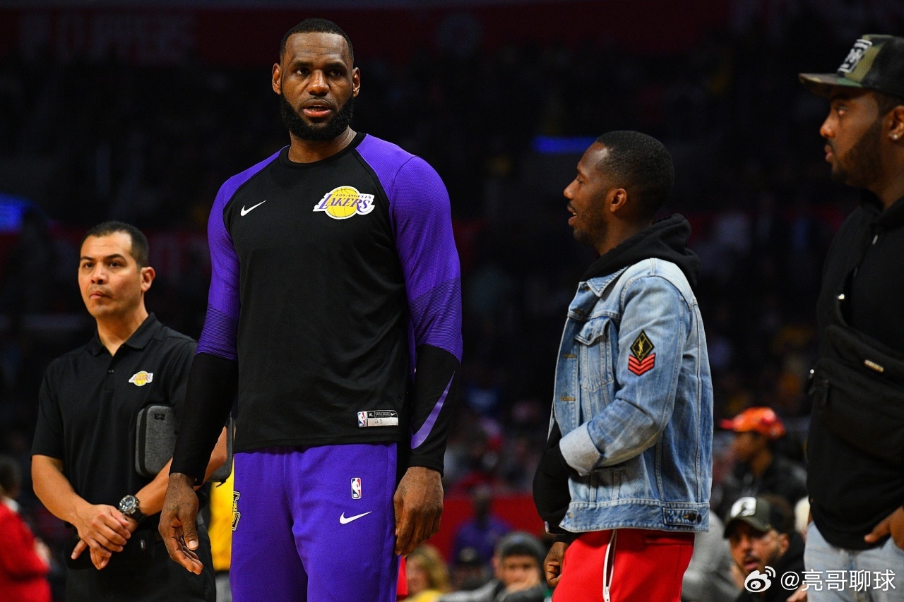 里奇·保罗在节目表态：客观合理的NBA历史榜单里，詹姆斯稳居前三。这话出自老詹经