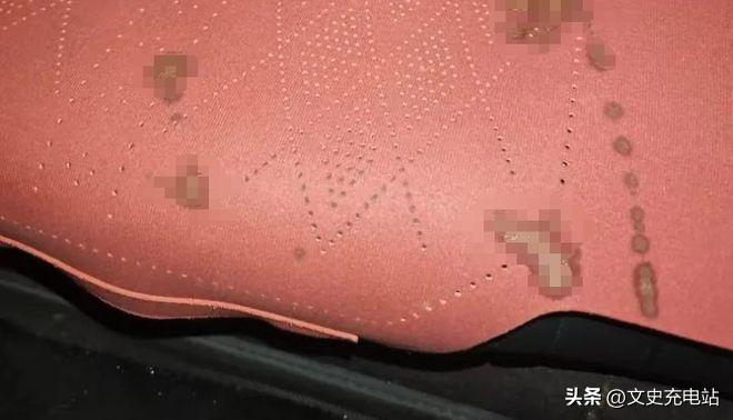 “太恶心了！”3月3日，天津一网约车司机送完一对年轻男女后，往后座一看，竟发现后