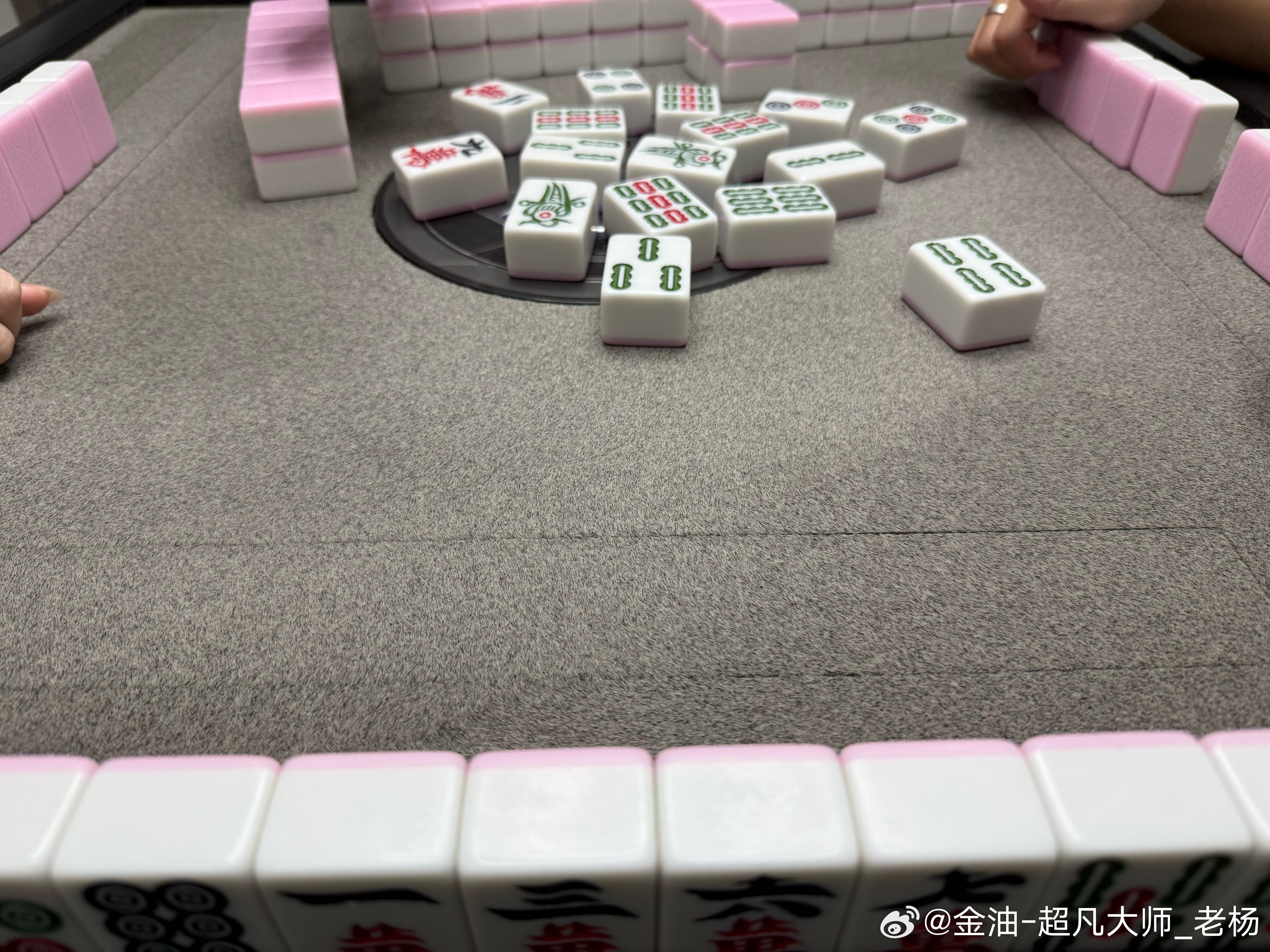 跟朋友出来打打牌，好久没玩了，手气不怎么样啊[允悲]黄金[超话]黄金金价现货外汇