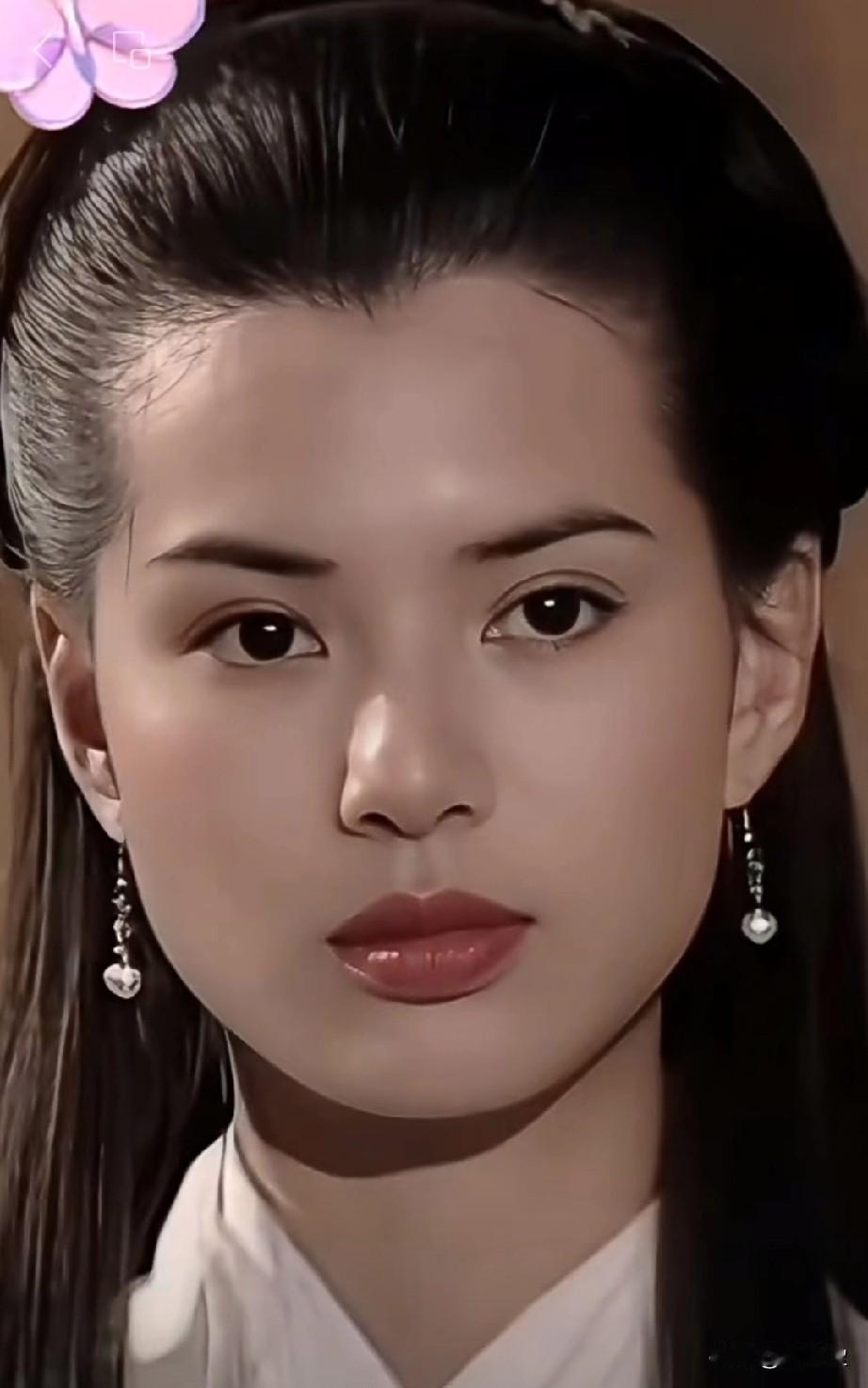 60岁的李若彤
身材保养是真好，真是不老女神。 这样的女神干嘛没跟古天乐， 他俩