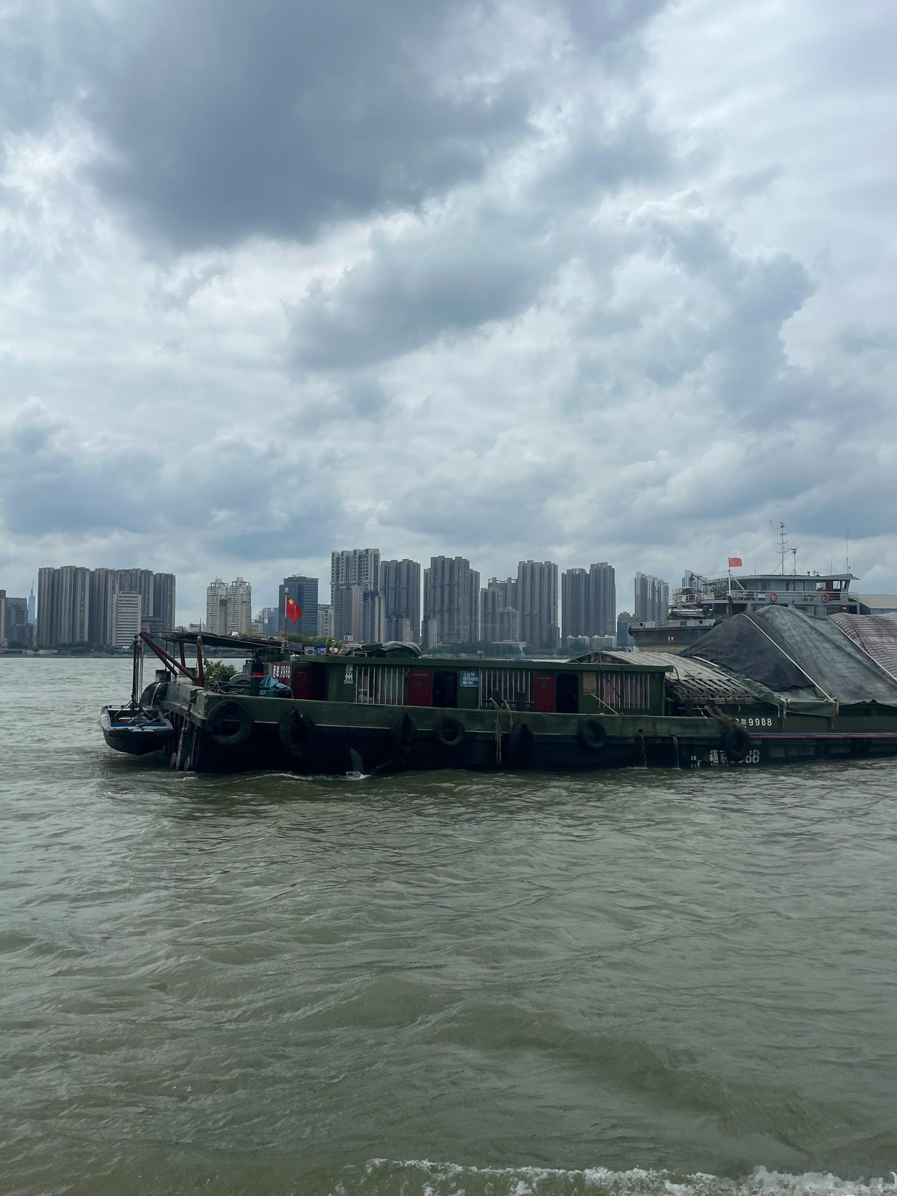 好久没坐过轮渡了  ​​​