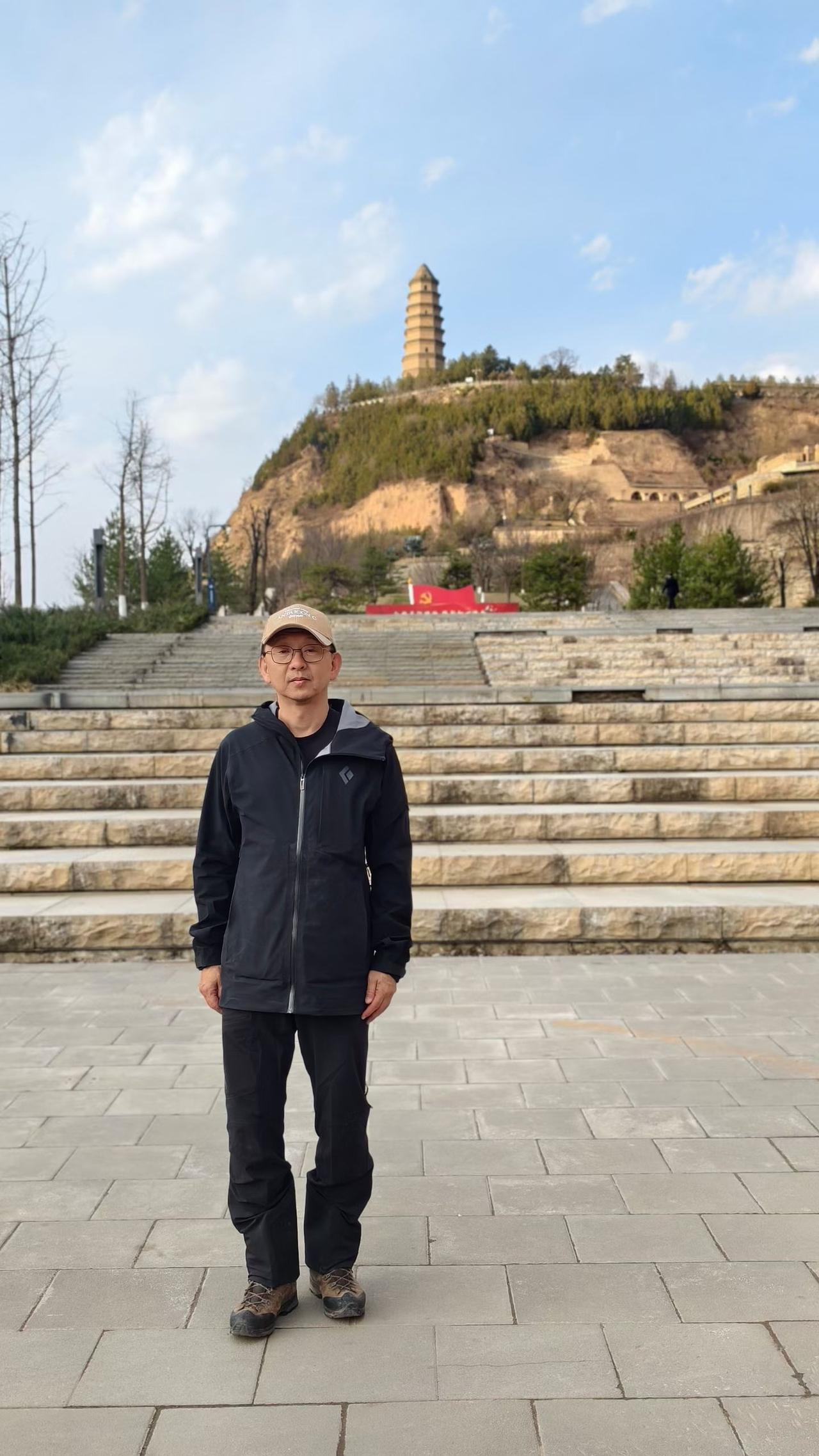 抗大小学毕业生回延安接受革命教育。