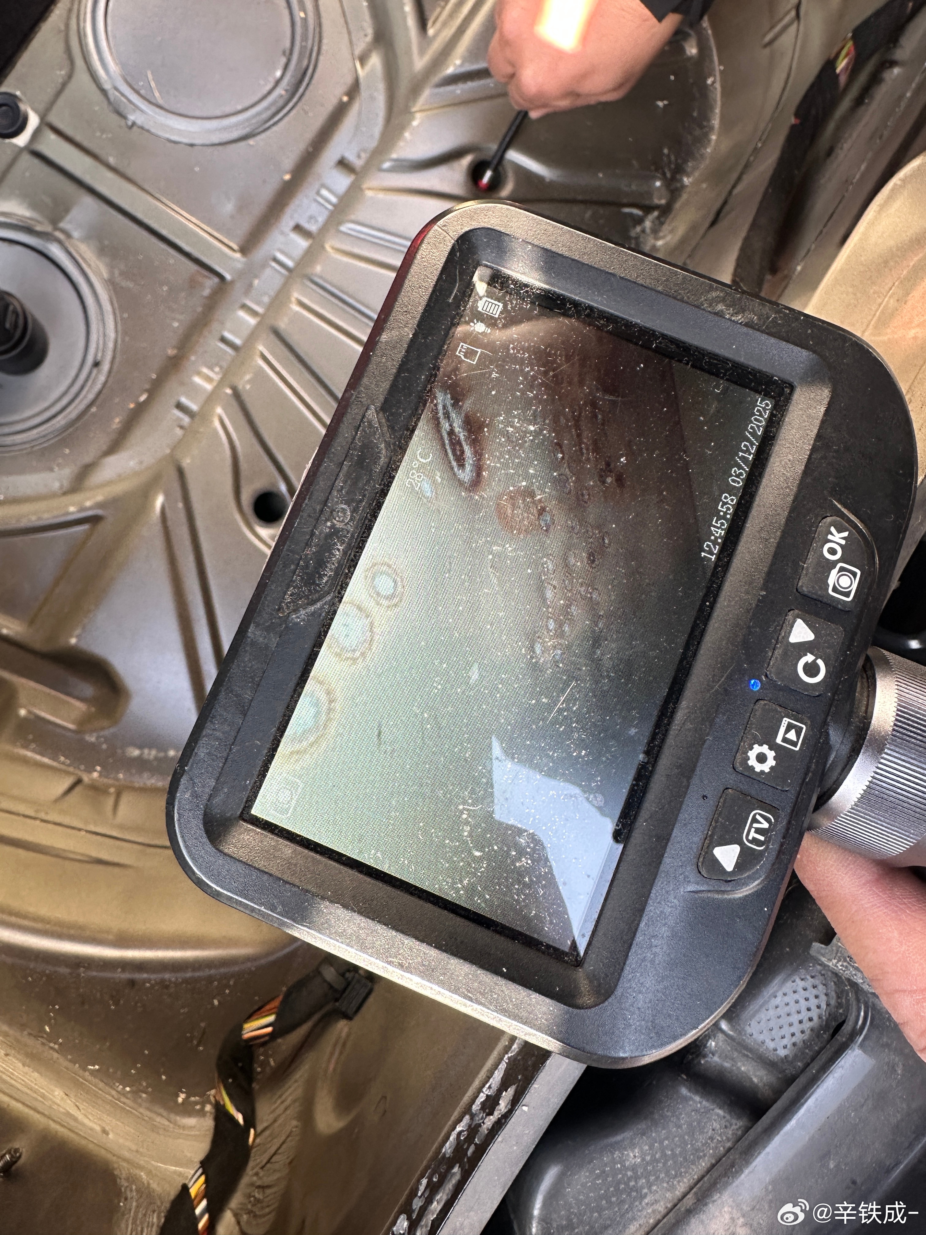 前几天去看了个997.2，小车外面看着非常整，还是个Edition限量版，读了变