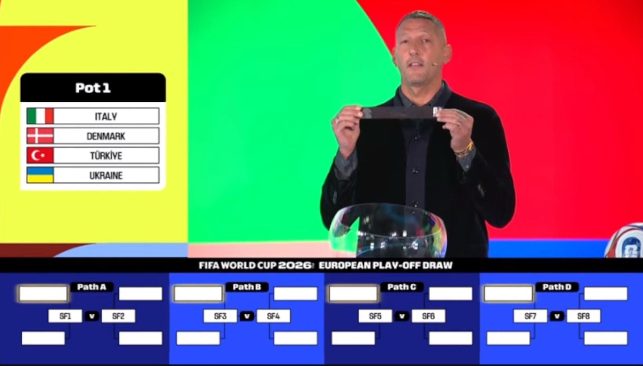 意大利好早就被抽出了加图索面色严肃 小将布冯这是在笑吗 