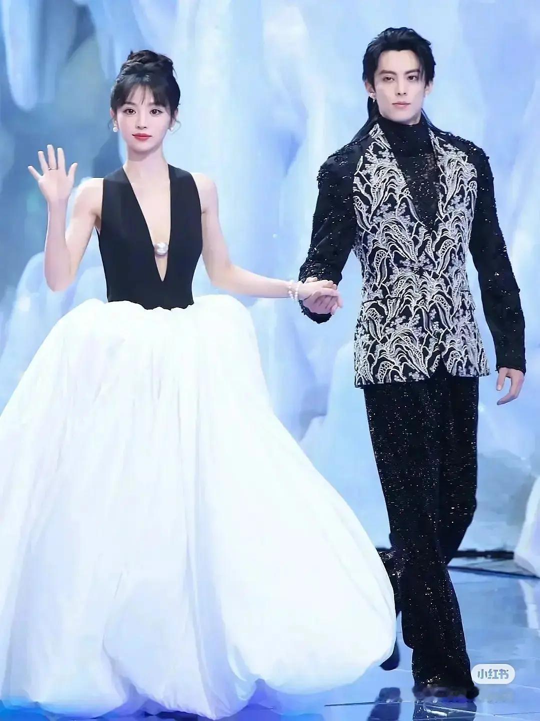 他俩也是复刻上美女与野兽了我的好棣棣