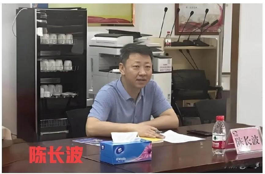 画尽山河千万里，终难自绘一生图
 
谁谓丹青能写照
自描面目竟模糊
 
2026