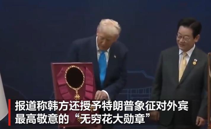 李在明谄媚的本事，一点也不比高市早苗弱，他知道自己身体上没优势，所以就准备了王冠