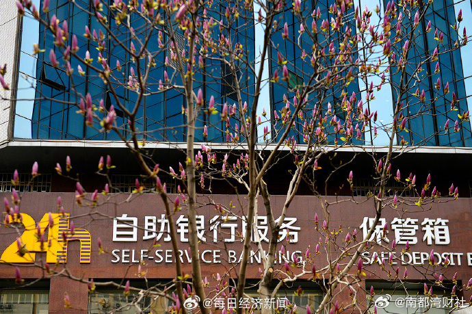 【#银行保管箱生意火了#】#有银行保管箱被租完排队要等一年# “现在金价涨得厉害