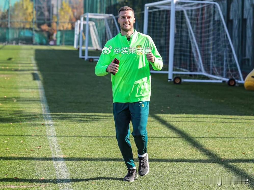 斯帕伊奇国安终于等回你…经历了4天的短暂假期后，今天上午北京国安队重新集结，备战