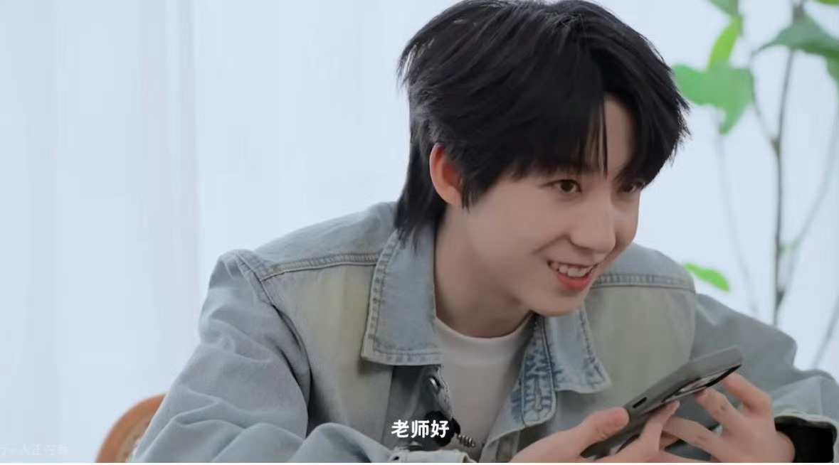 杨博文生日连线三个人，杨博文选了老师，姥姥姥爷和张桂源 杨博文给张桂源打电话 张
