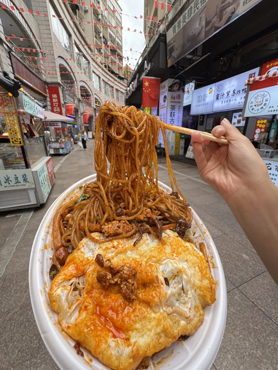 柳州。。。五星街小巷里的螺蛳粉