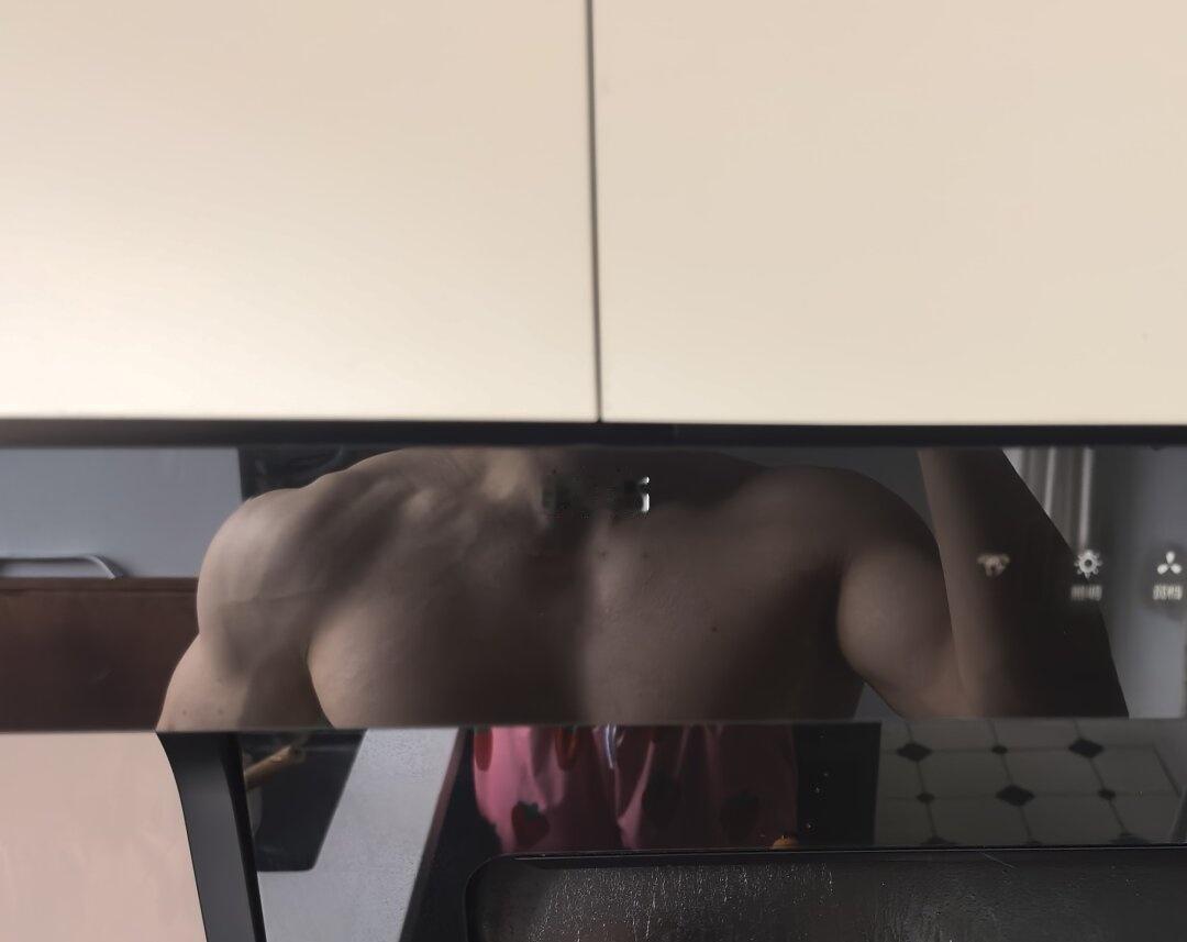 我发现抽烟机玻璃拍照还不错欸
健身日常 健身人健身魂 又菜又爱拍 开灯是玻璃关灯