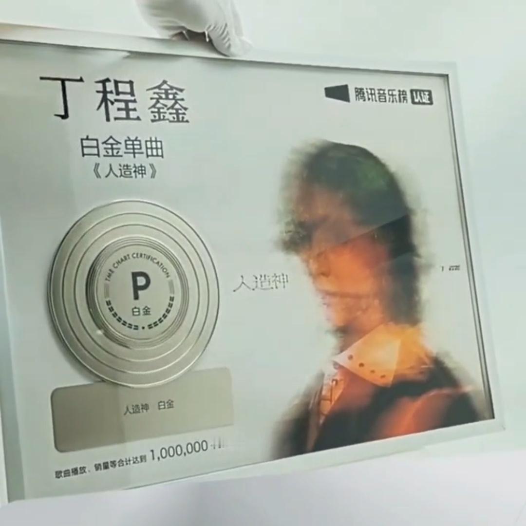此奖牌完全是艺术品来的 好想急头白脸往家里摆一张 