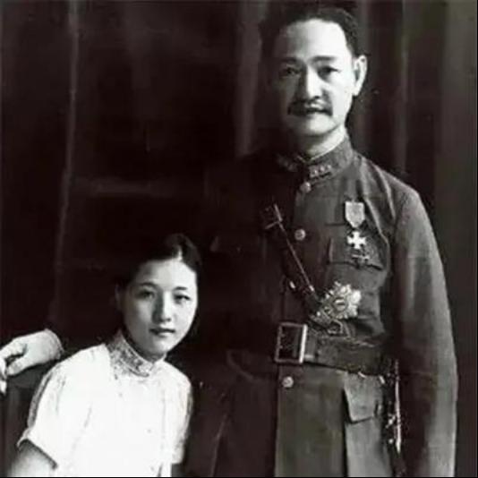 1936年，17岁的美女嫁给了一位快要60岁的将军。虽然她极力反抗，但见面后却意