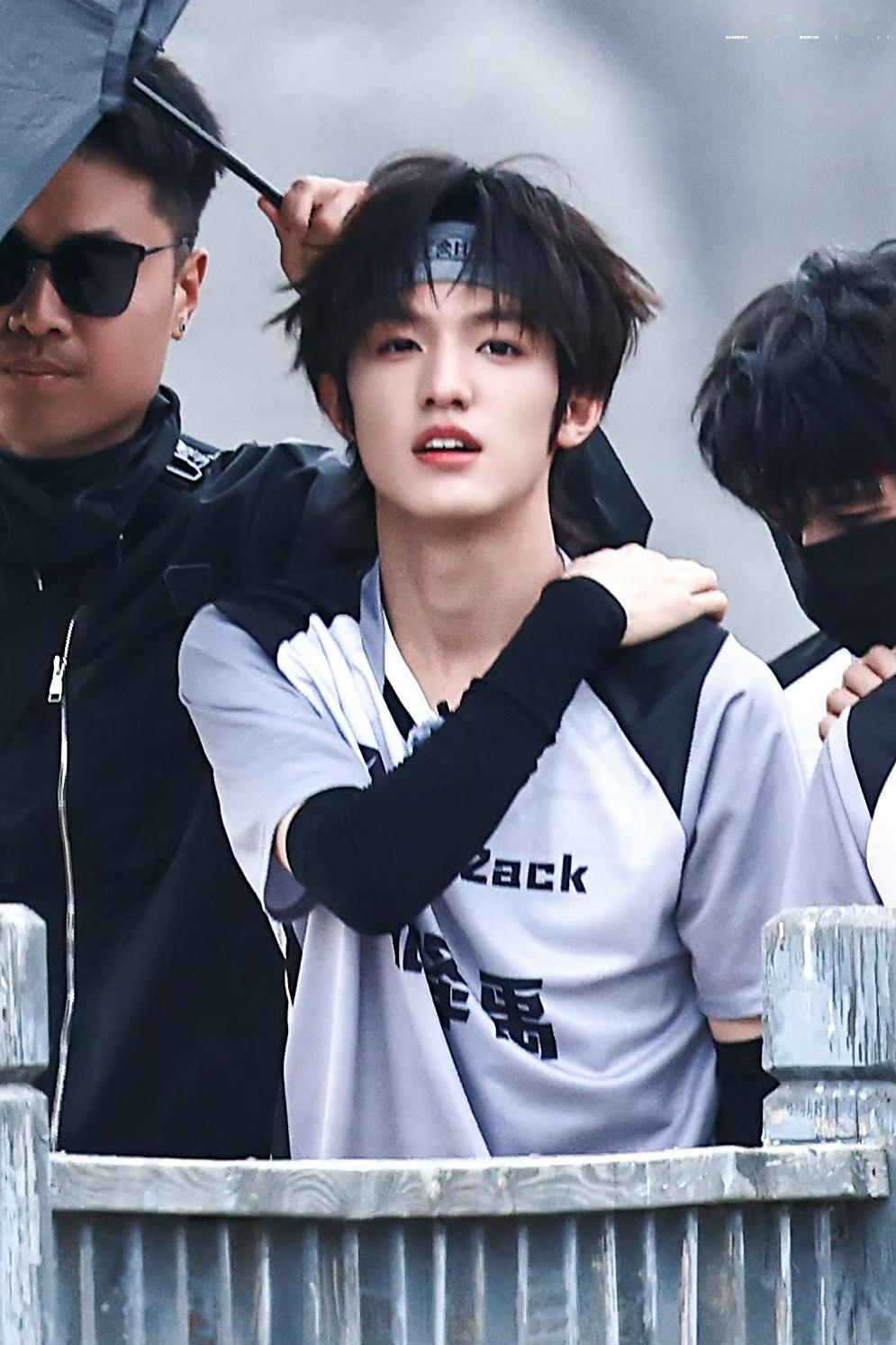 张泽禹团综路透 快乐小狗🐾张泽禹一路向海的少年张泽禹