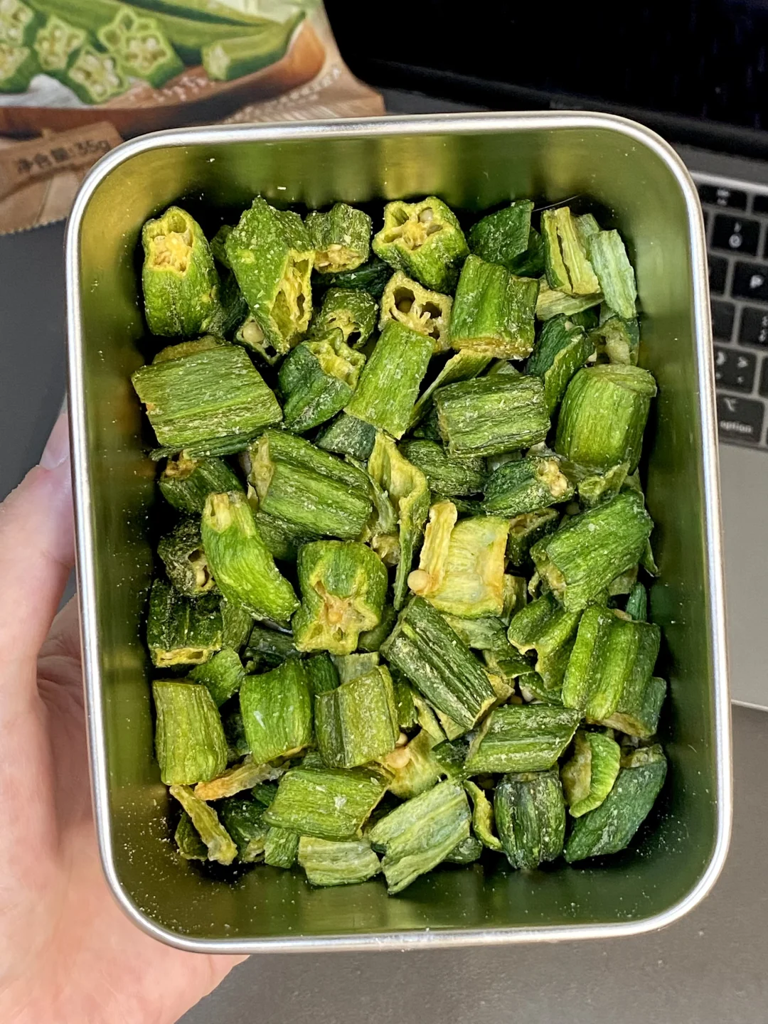 这个秋葵脆在办公室活不过5分钟…😭