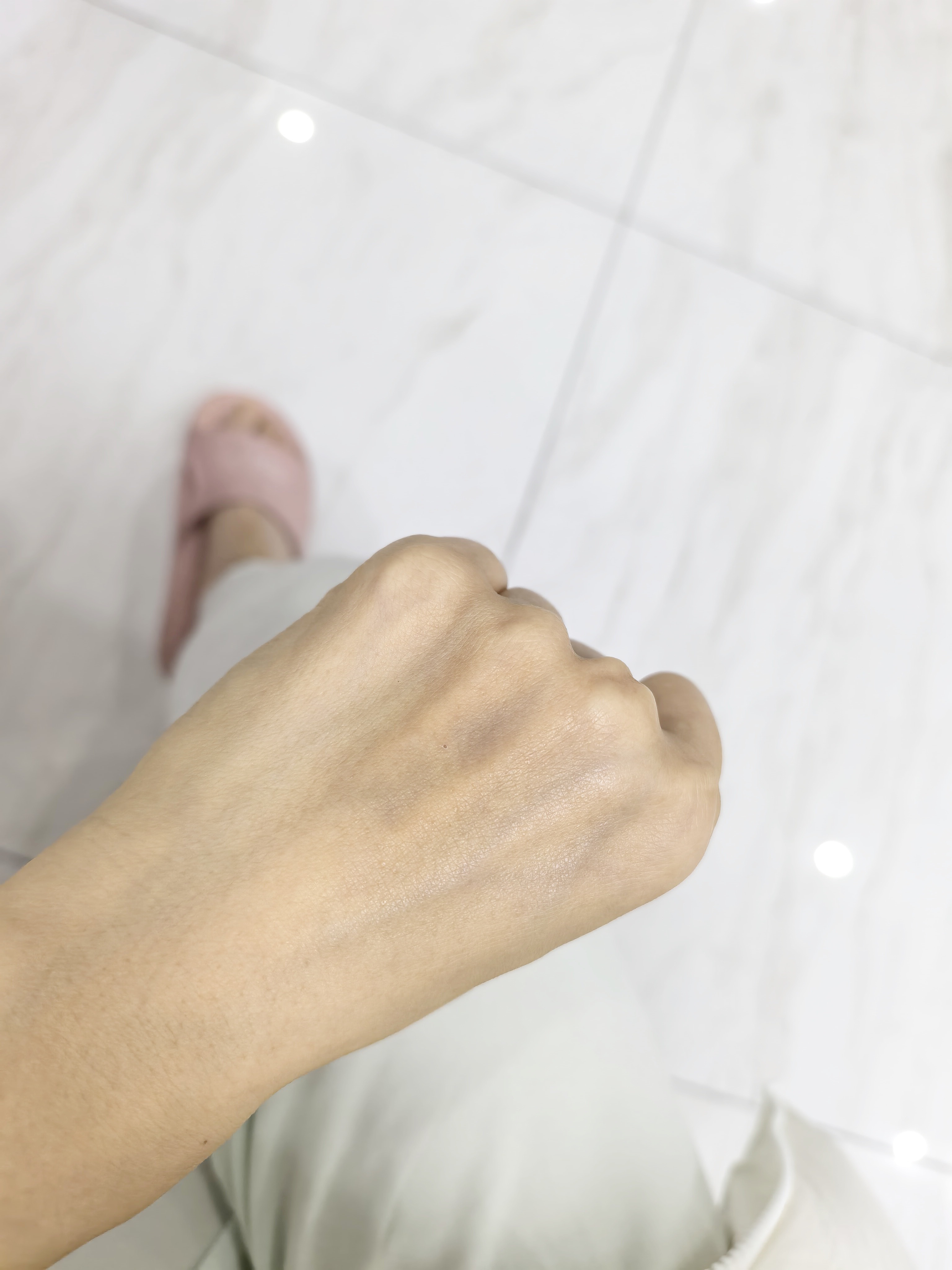 上周打针的针眼都还在，一降温又咳咳咳咳吐了，感觉又在倒闭的边缘了……困……