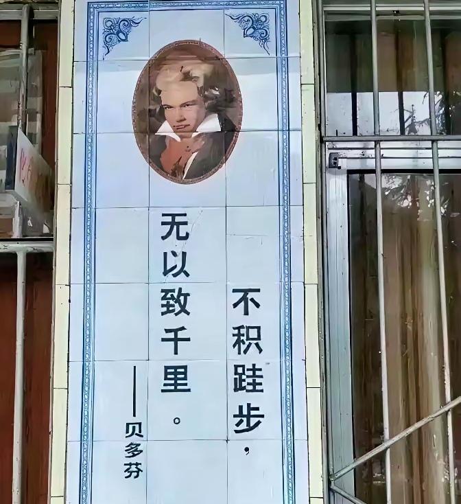 公开场合张挂的，能看出来是哪儿不对吗？
欢迎友友们来参与评论！