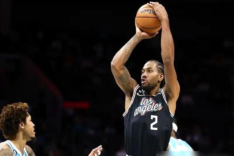 勇士附加赛碰谁都别碰快船！
 

斯蒂芬·库里缺席27场后，4月5日伤愈复出。对