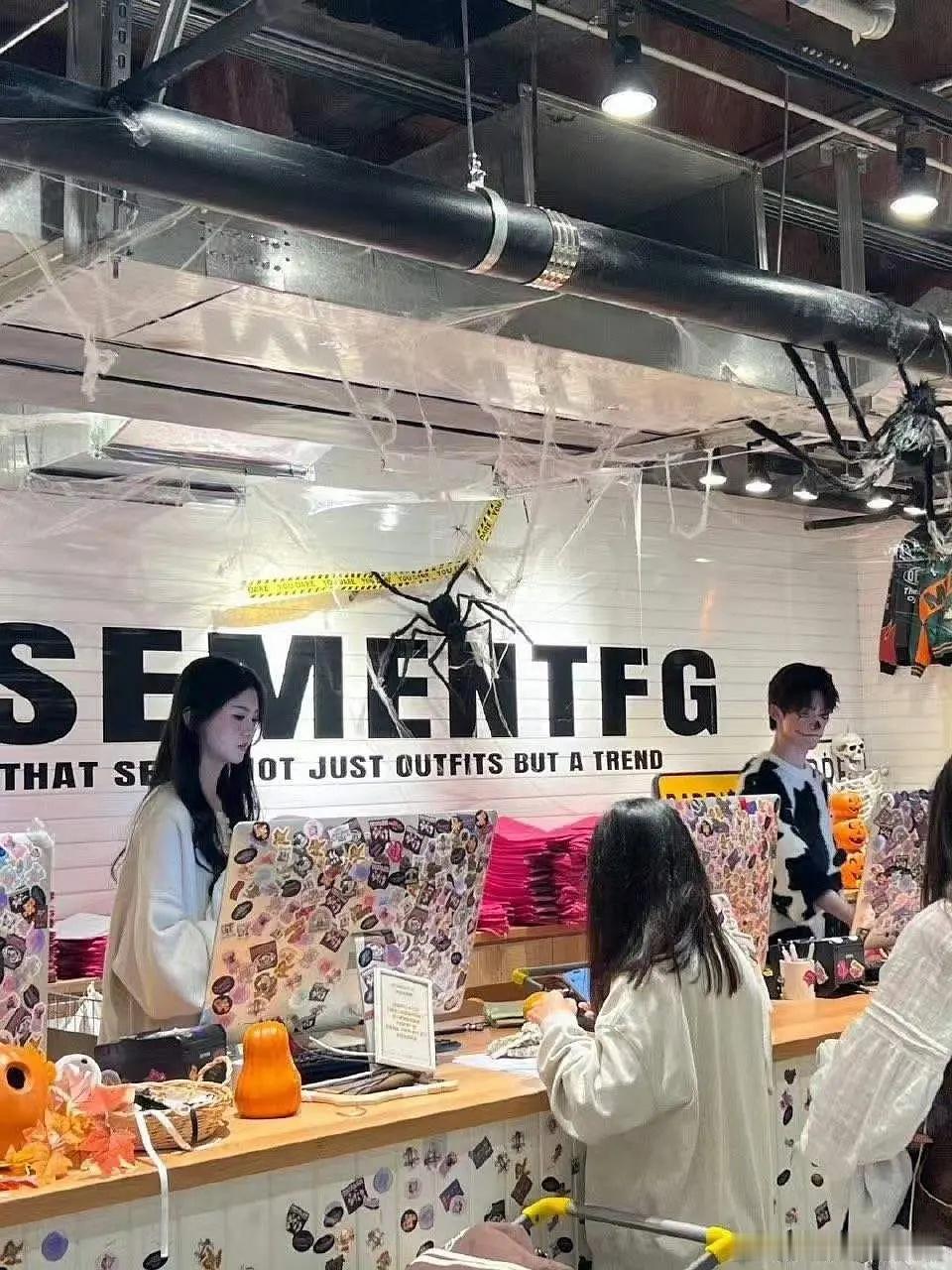梓渝绯闻女友再发自己与梓渝打工图梓渝女朋友梓渝经纪人梓渝 出轨 ​​​