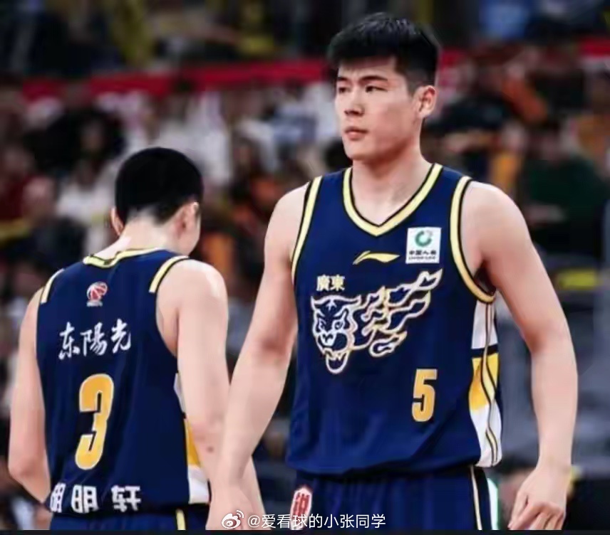 广东93-51四川！媒体一致批评杜峰！在坚持什么别浪费年轻人天赋2026年3月2