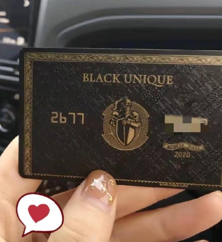 发现这张神秘的“黑卡”，一开始我以为陈女士找到了老公的出轨证据，结果发现是我“格