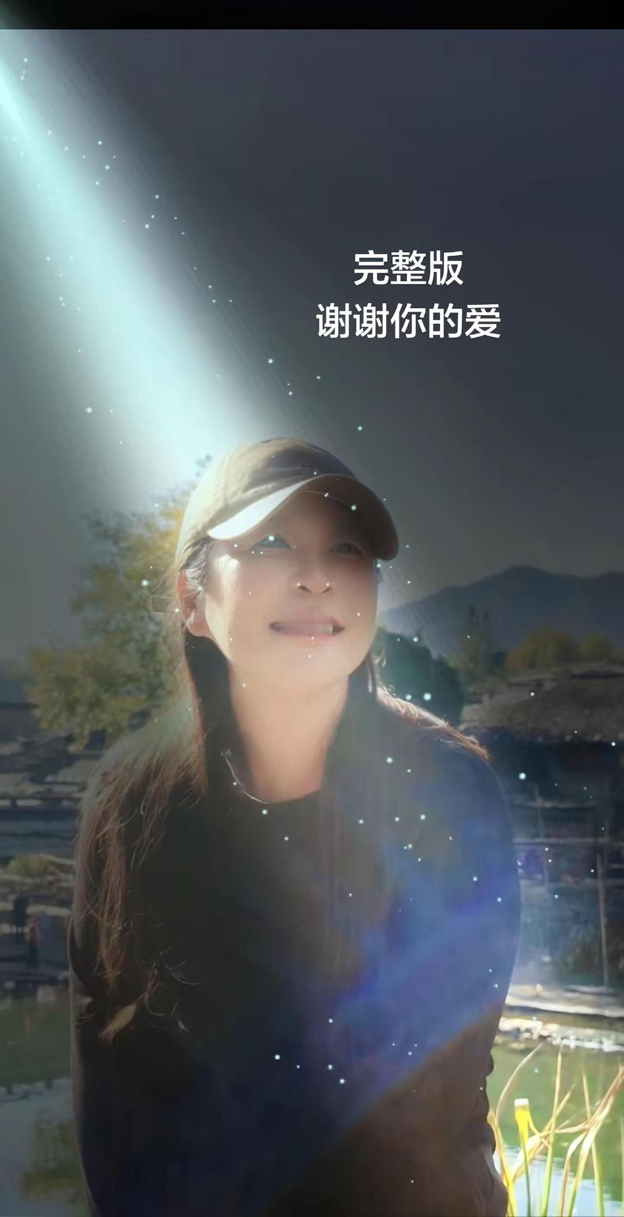 爱在时光里，成了一抹温柔，情在时光里，成了最深的思念，经历了那么多的坎坷，你依然