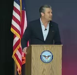 美国战争部长嘲笑俄罗斯的防空设备不咋管用，美国的200名武装人员，深夜直抵委内瑞