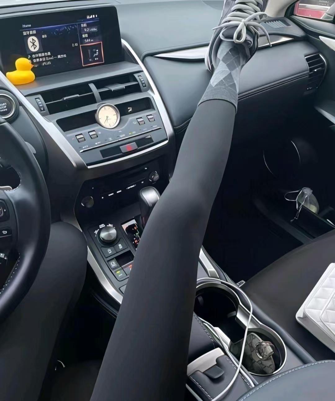 女司机上路第一天！追尾必嫁？后车老司机全吓退了
 
家人们！
笑到我直拍大腿！