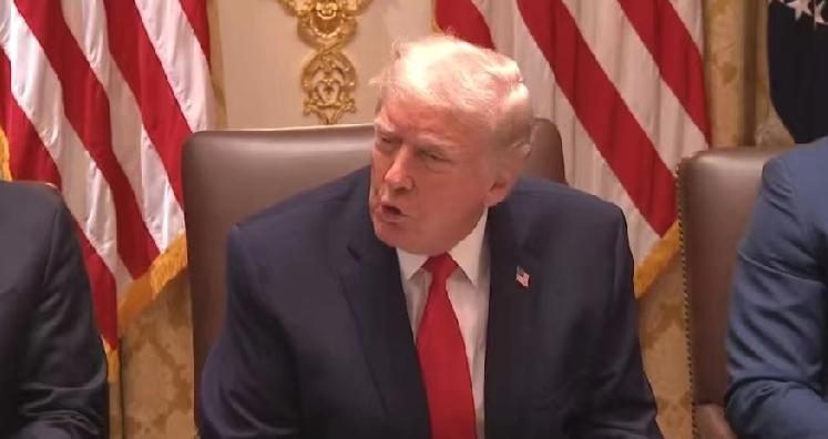 风车转得飞快，特朗普说没看见，到底谁在闭眼？

今天刚听说特朗普又在内阁里提中国